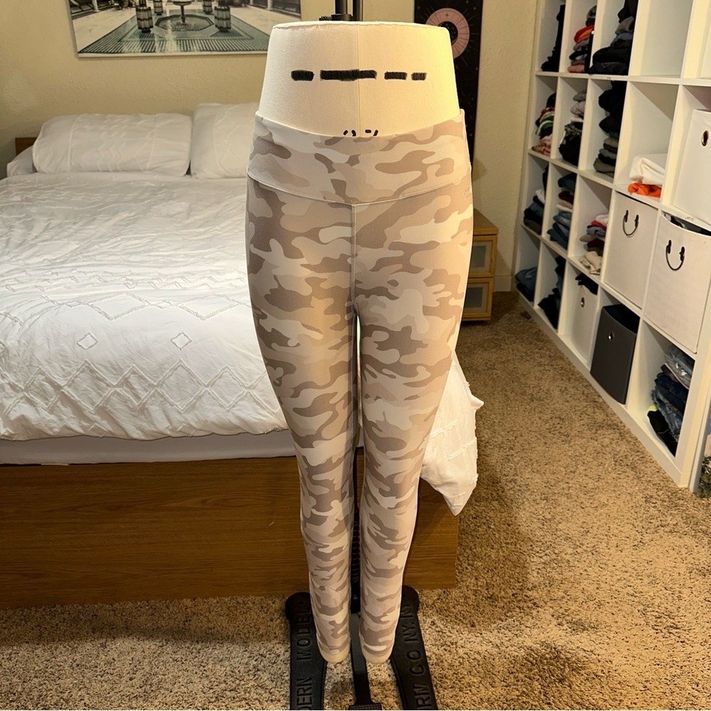 Calvin Klein Performance | Camo Ruched Crop Leggings Mid High Rise Ankle M